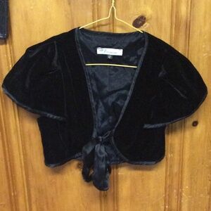 Elegant European Vintage Style Black Velvet Shrug Top with Ribbon